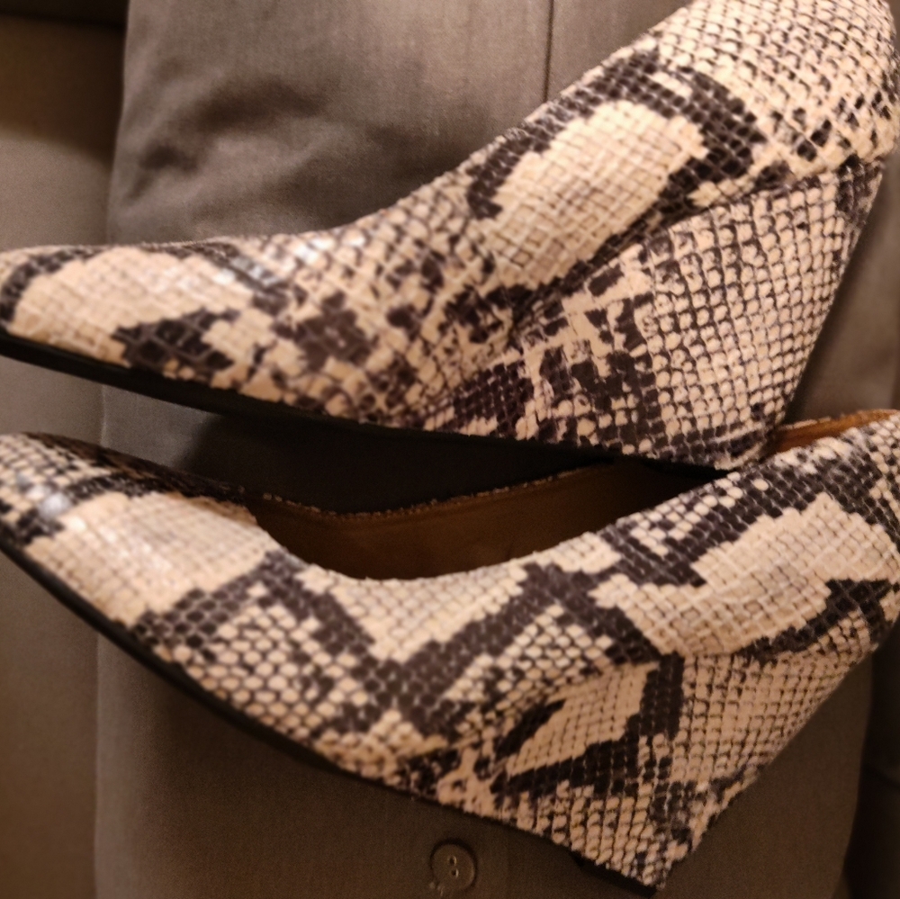 Shoes - Picture 2 of 4